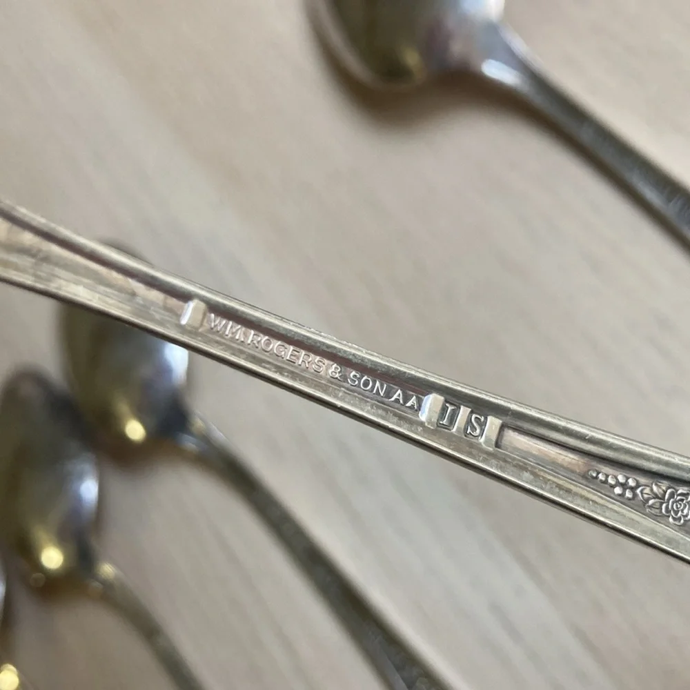 Vintage Set of 8 Silver Plates Spoons WM. ROGERS & SON IS, GARDENIA Pattern 1941